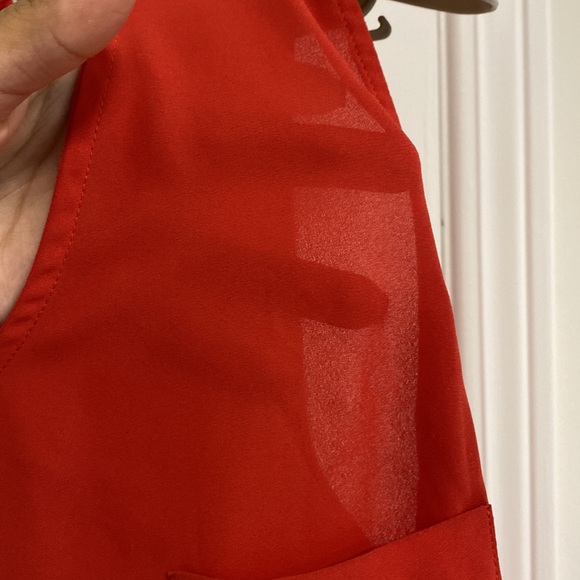 Red Sheer Tank w/ Pocket detail - Picture 3 of 4